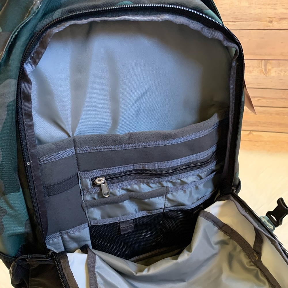 The North Face Borealis Backpack - Picture 7 of 8